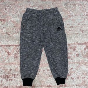 Adidas joggers 👟